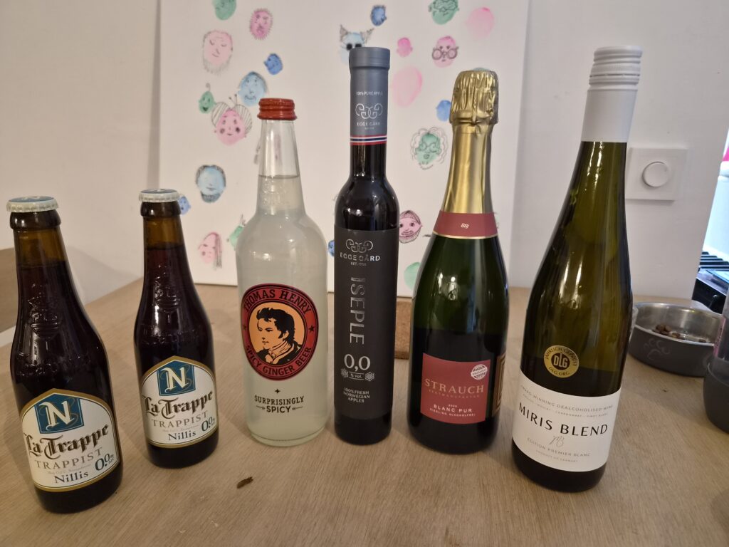 Seks flasker med alkoholfri drikke